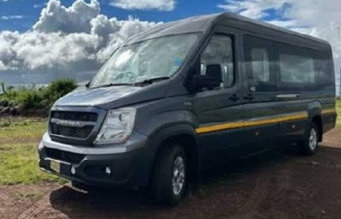 Force Urbania 17 Seater