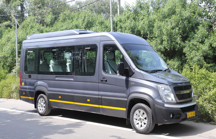 Force Urbania 17 Seater