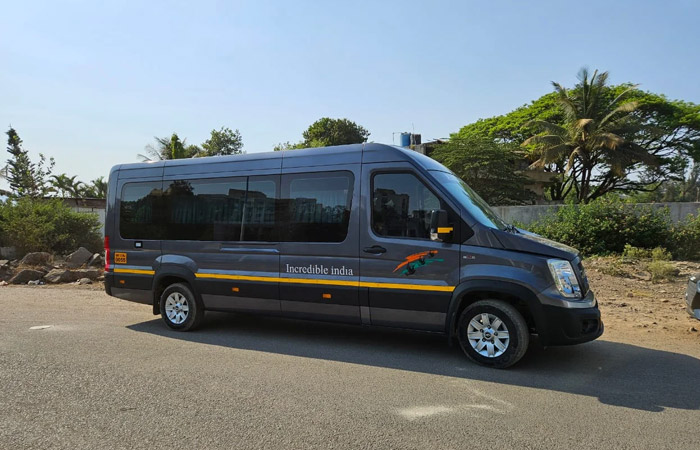 Force Urbania 17 Seater