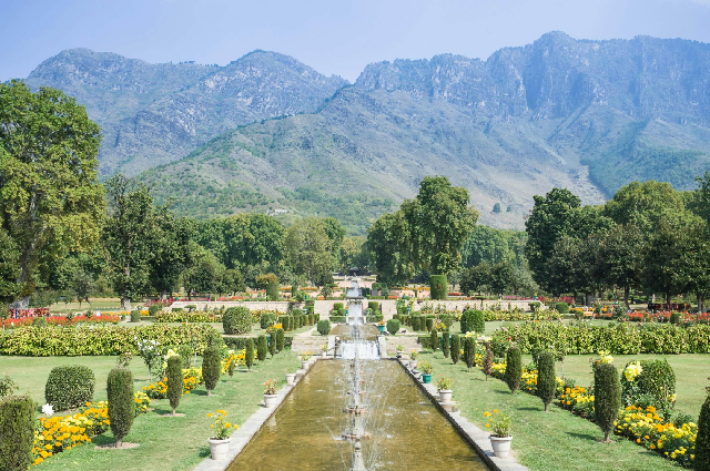Houseboats, Mountains & Kashmiri Charm | 6 Days