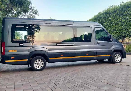 Force Urbania 17 Seater