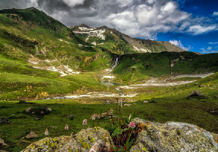 Sacred Vaishno Devi & Serene Kashmir Holiday Experience